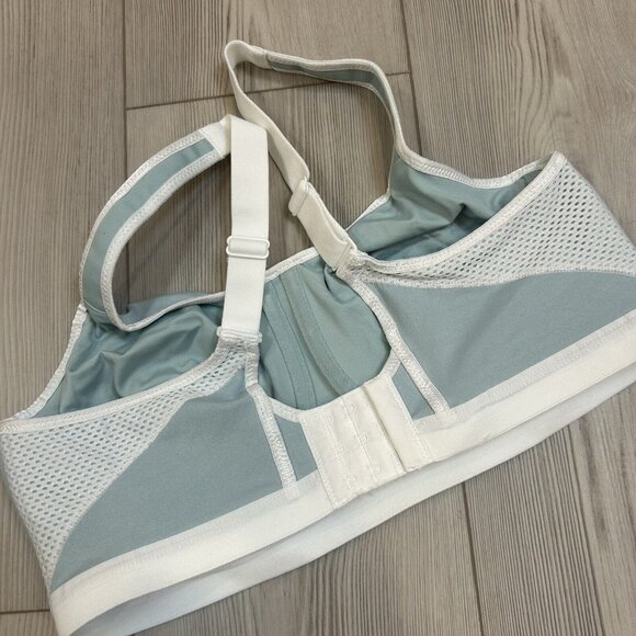 Wacoal Blue and White Sports Bra - Picture 7 of 7